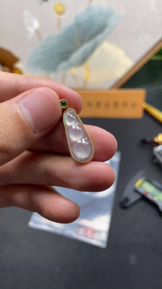 F30520074 Jadeite Lucky Bean Pendant Set in 18K Gold