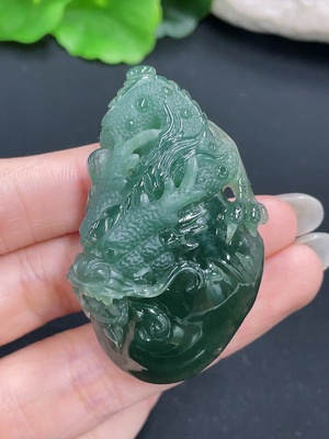 F42970808 翡翠挂件 龙牌 货品总重约38.4g