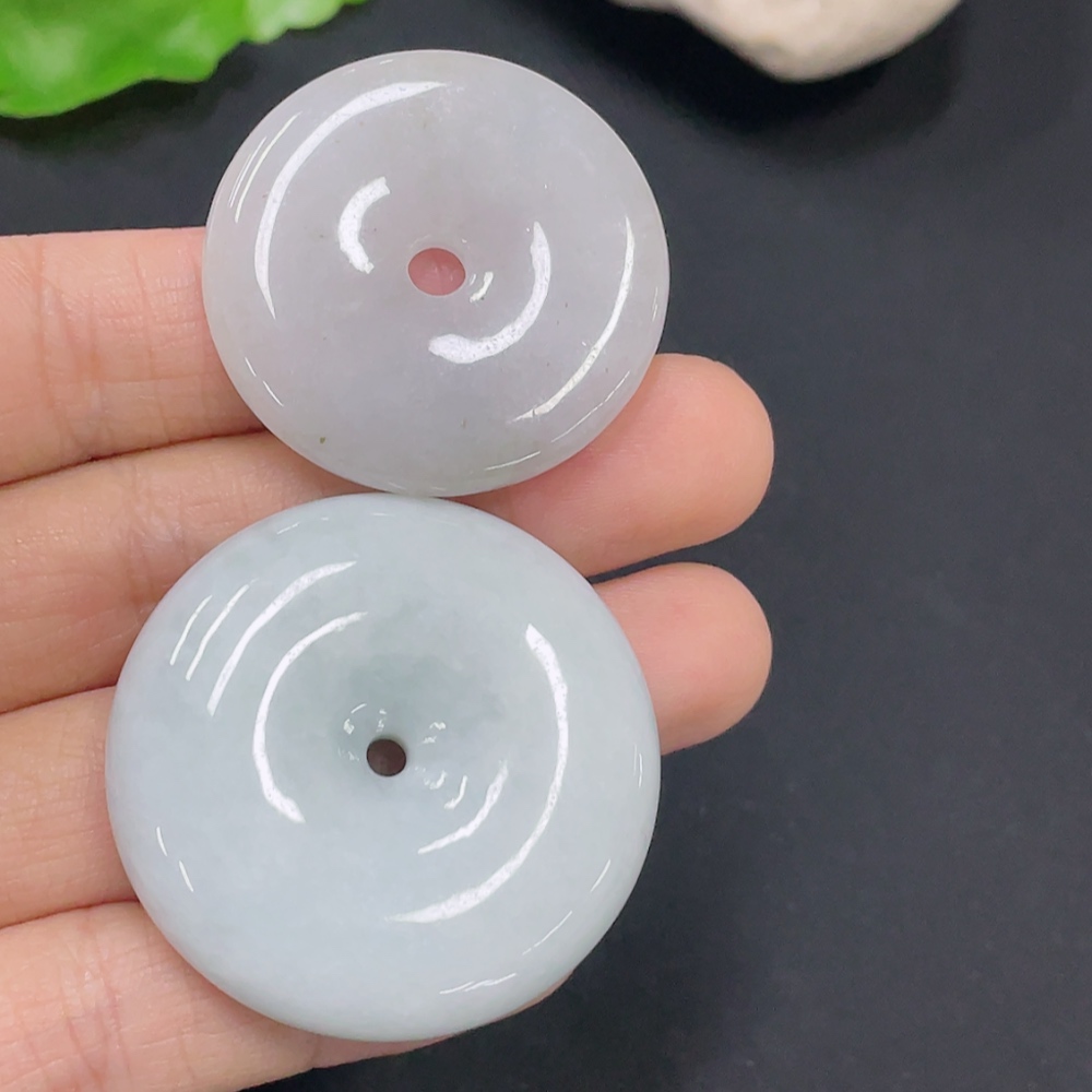 F31690885 Jadeite Pendant One Lot