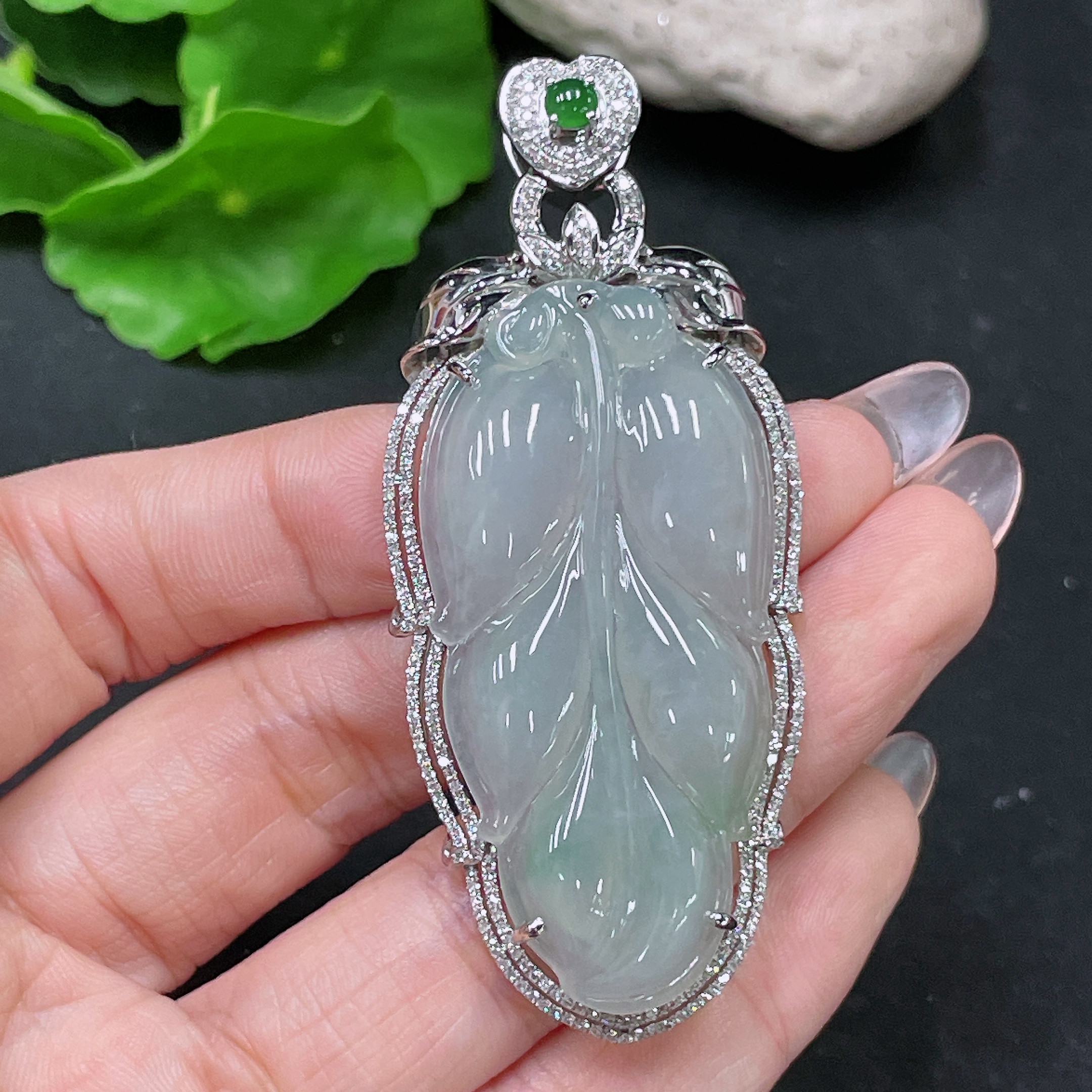 F34045788 Jadeite Leaf Inlay with 18k Gold and Diamond Accents, Total Weight Approx. 18.94g