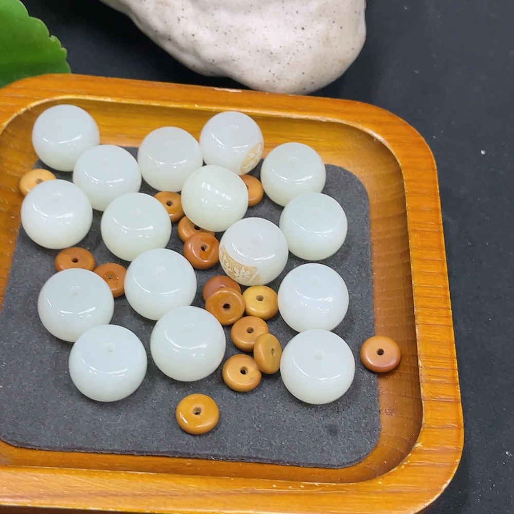 H34053650 Hetian Jade Loose Beads (Non-Hetian Jade Matching Beads Included), Total Weight Approx. 59.4g, Sell as a Lot