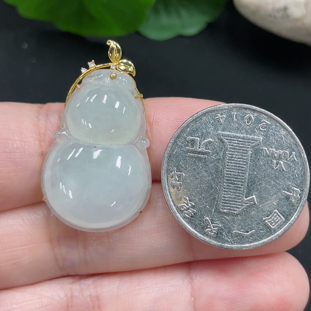 F31627061 Jadeite Gourd Pendant 18K Gold Total Weight Approx. 5.1g