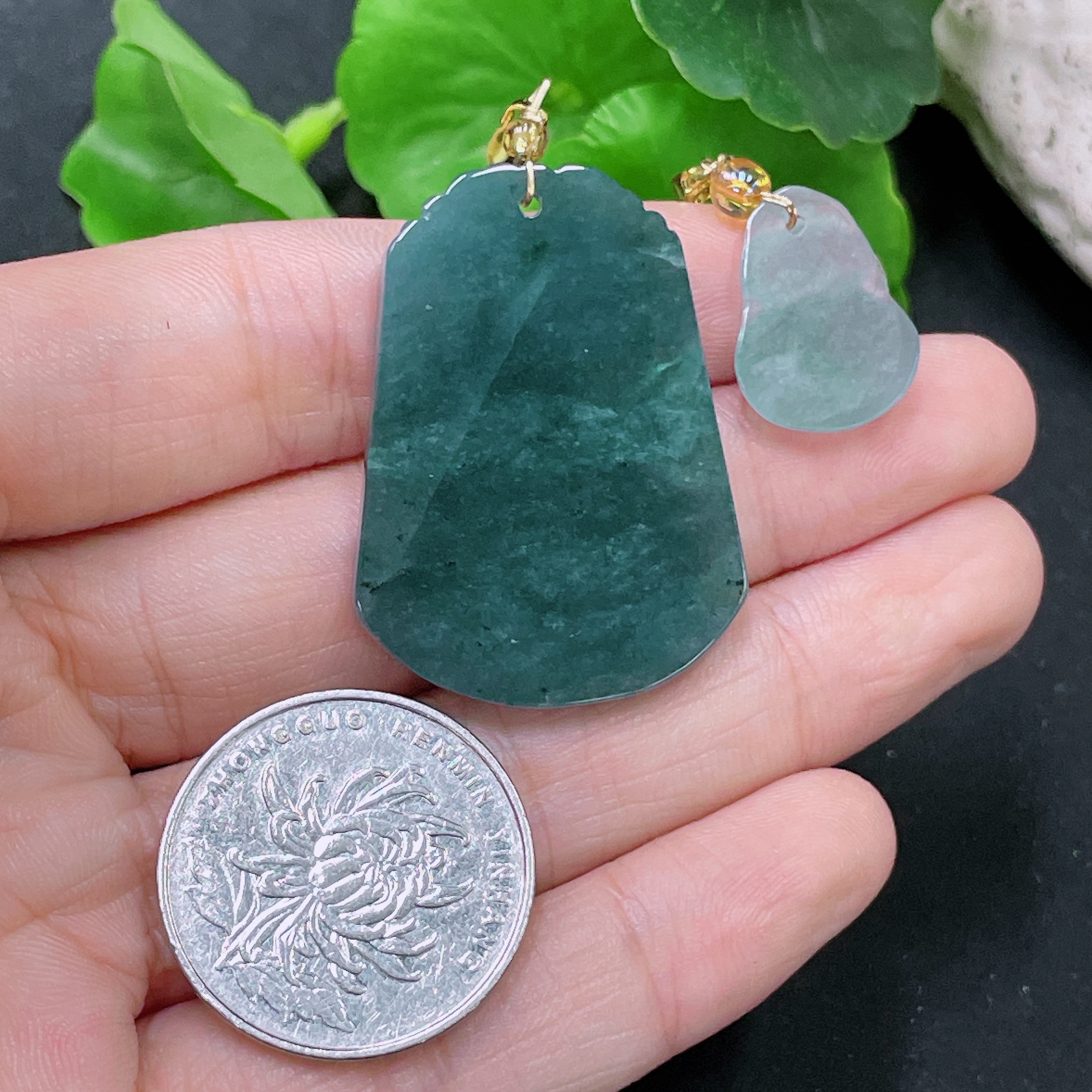 F33918729 Jadeite Pendant Dragon Plaque Gourd with Non-Gold Clasp and Chain