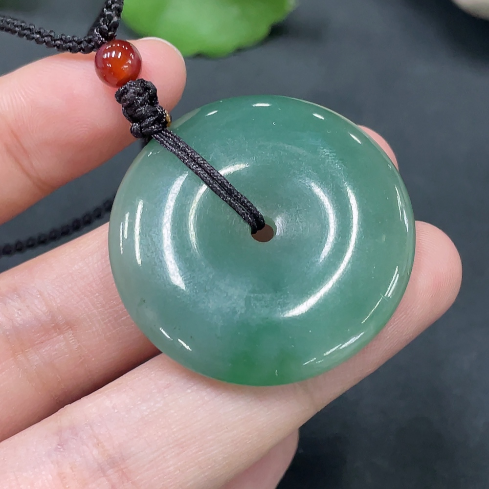 F19131179 Jadeite Peace Knot Pendant Total Weight 15.376g