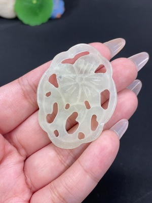 H38539832 岫玉（蛇纹石玉）挂件  荷叶 货品总重约12.9g