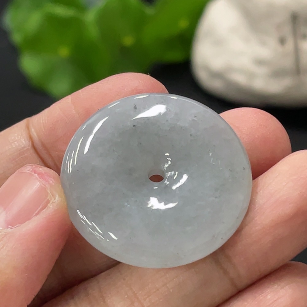 F31668657 Jadeite Peace Knot Pendant Total Weight: Approx.12.4g