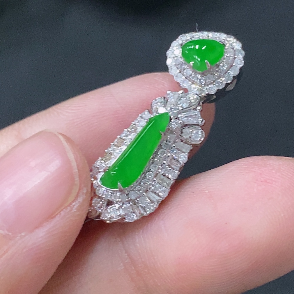 F33849407 Jadeite Pendant with 18k Gold and Diamond Accents, Total Weight Approximately 2.94g