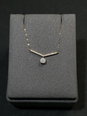 M43158624 钻石镶嵌项链  18k金  货品含链重约1.56克  印记  0.18ct (D)