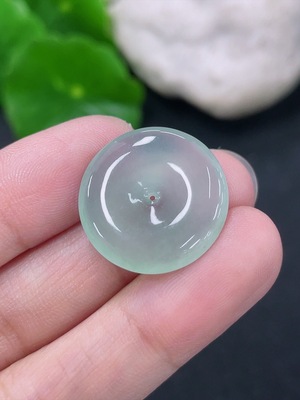 F46550682 翡翠挂件平安扣 货品总约重2.63g