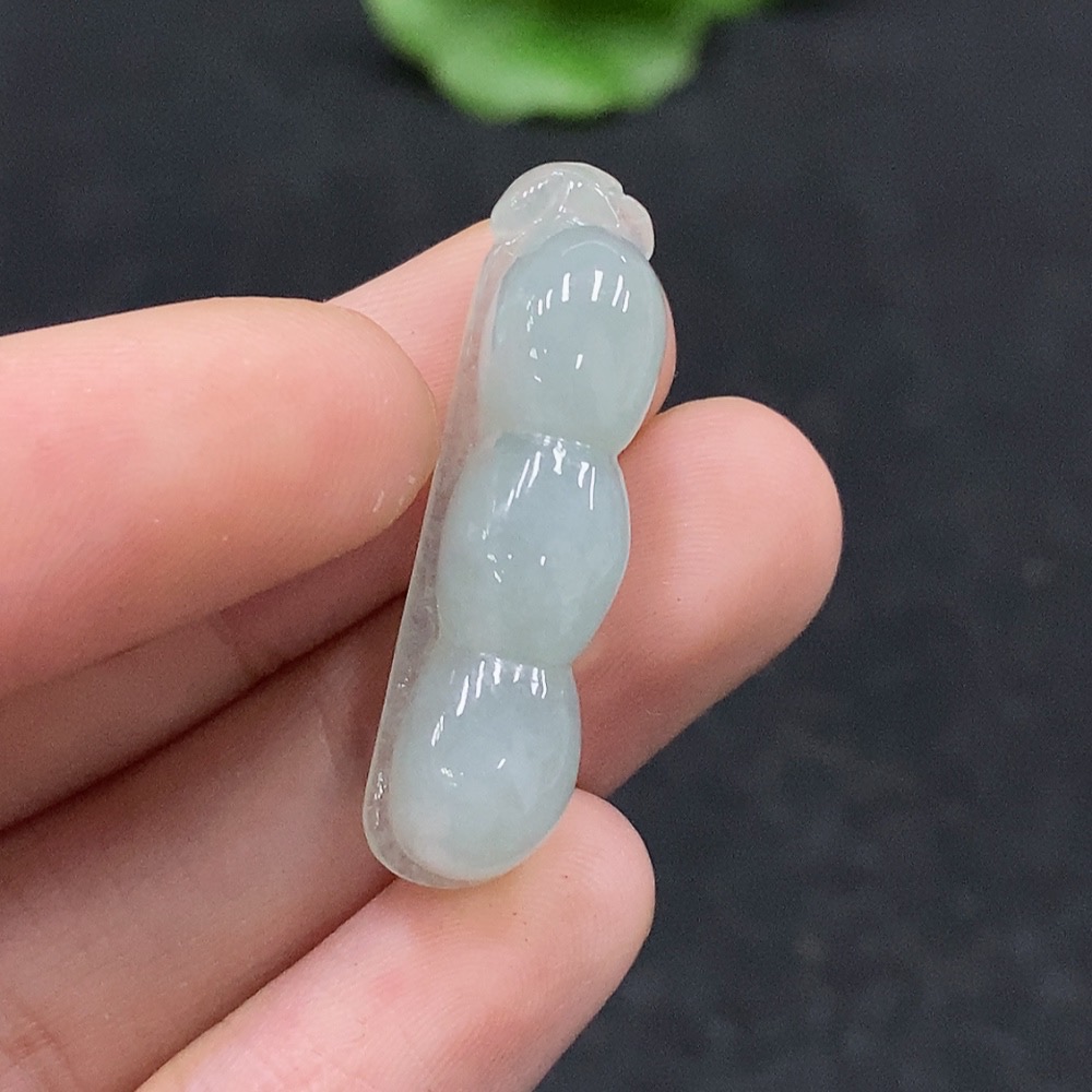 F34964582 Jadeite Lucky Bean Pendant Total weight approx. 4.77g