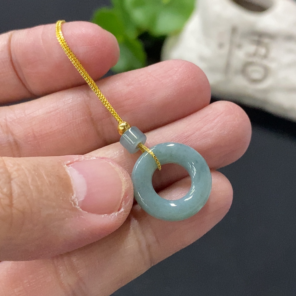 F35146397 Jadeite donut mounted pendant