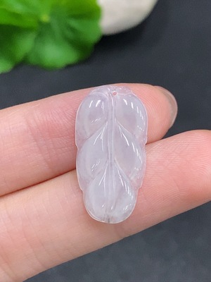 F35078241 Jadeite leaf pendant, total weight approximately 1.4g