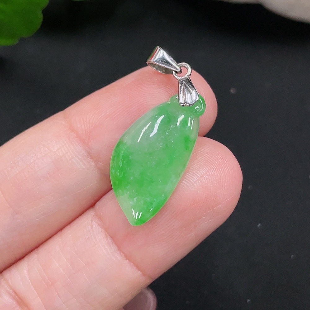 F28287162 Jadeite Auspicious Longevity Pendant Total Weight: Approx. 1.7g (Non-Gold Inlaid)