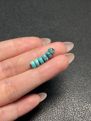 C34040525 Turquoise Pendant with Other Mineral Components, Total Weight Approx. 0.93g, Size Around 5.5mm
