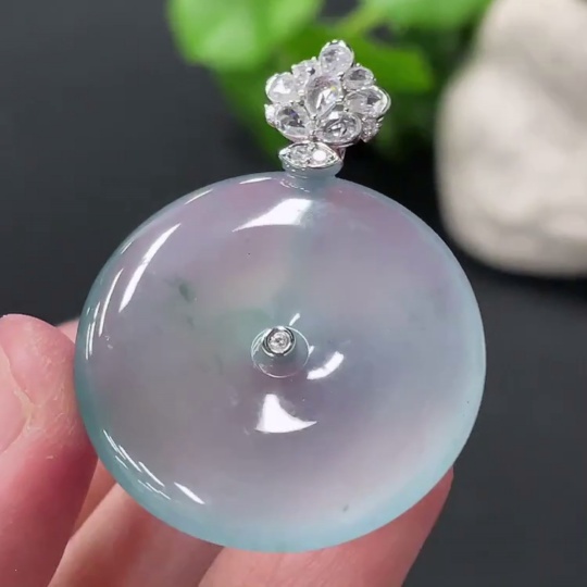 F35109494 Jadeite Pendant Peace Buckle 18k with Diamond Accent Total Weight Approx. 11.43g