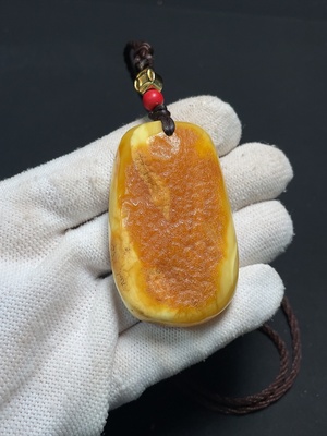 C43199818 琥珀蜜蜡挂件 非金 含绳 货品总重约22.2g