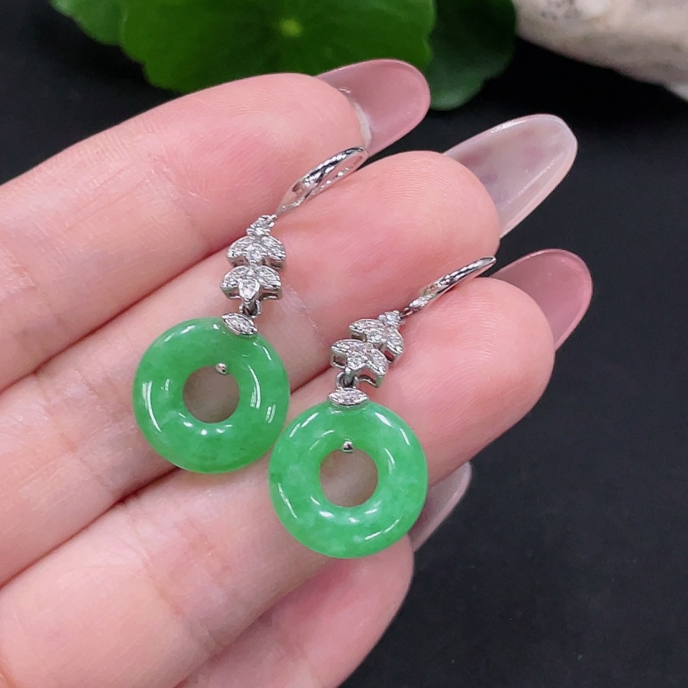 F34013417 Jadeite earrings pair 18K gold total weight approx. 4.5g (with diamond accents)