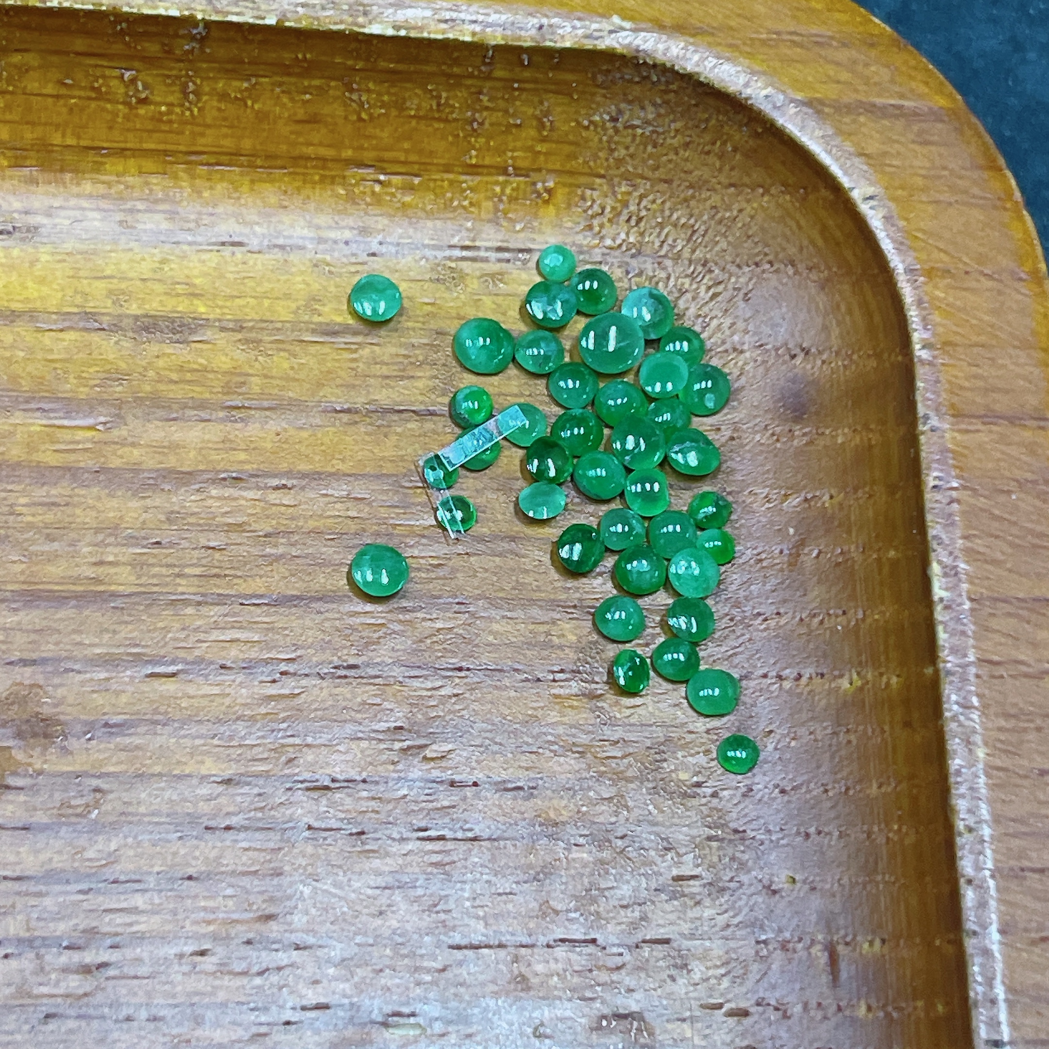 F35138611 Jadeite Cabochon 30+ Sell as a Lot Total Weight Approx. 0.7g (Incl. Small Bag Wt.)