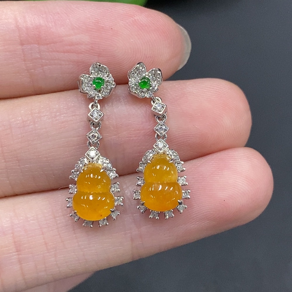 F20212640 Jadeite Gourd Inlaid Earrings 18k Gold Inlaid Total Weight Approx. 3.4g (Color Origin Undetermined)