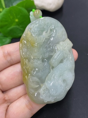 F42956127 翡翠龙牌挂件 货品含链总重约81.4克