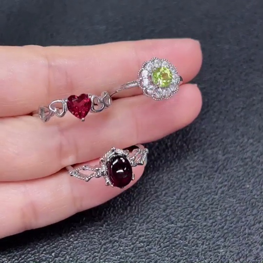 C33923065 Garnet + Peridot Ring, Non-Gold, Adjustable, Total Weight Approx. 6.01g, Sell as a Lot