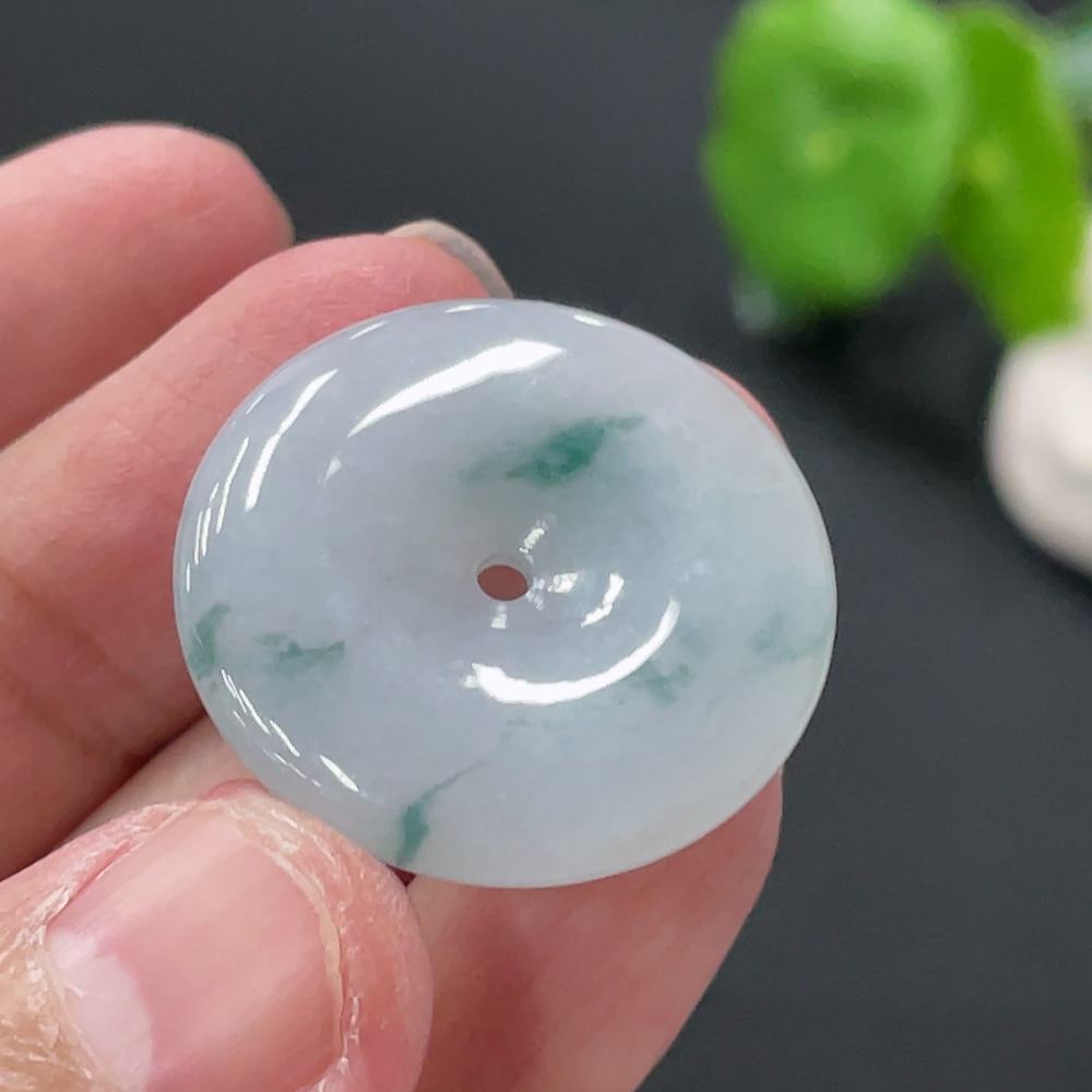 F35108265 Jadeite Peace Knot Pendant, Total Weight Approx. 7.4g