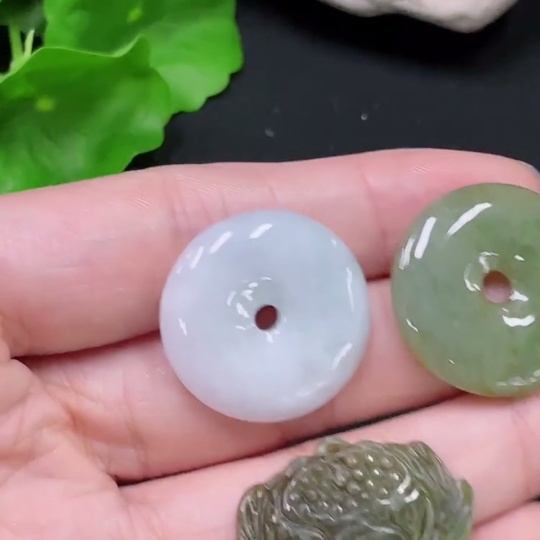 F33892349 Jadeite Pendant Sell as a Lot