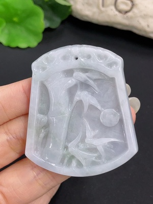 F42970480 翡翠挂件  货品总重约27.62g