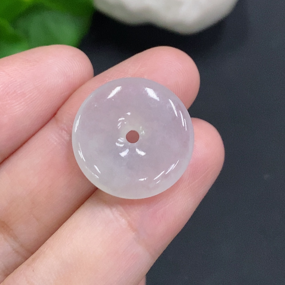 F34023494 Jadeite Peace Knot, Total Weight Approx. 3.1g