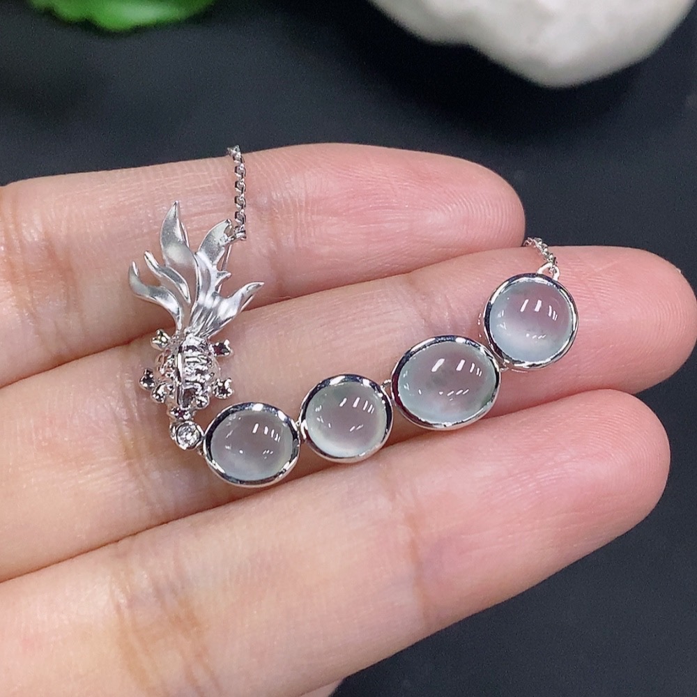 F23690881 Jadeite Cabochon Pendant with 18K Gold Setting, Total Weight Approx. 5.5g