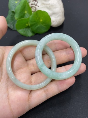 F46594372 翡翠手镯 一手走