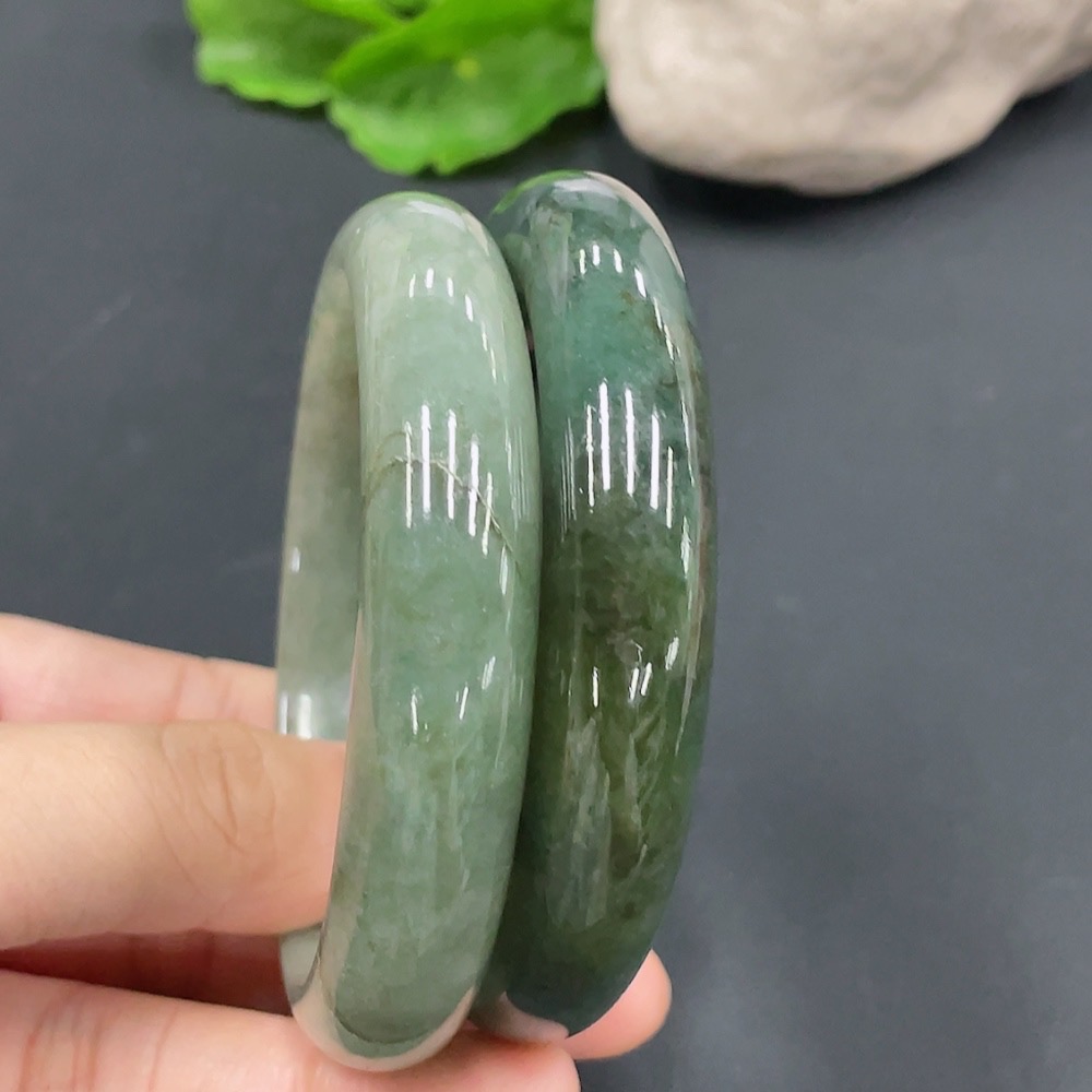 F23584877 Jadeite Round Bangle Size 56.6/56.3 Sell as a Lot
