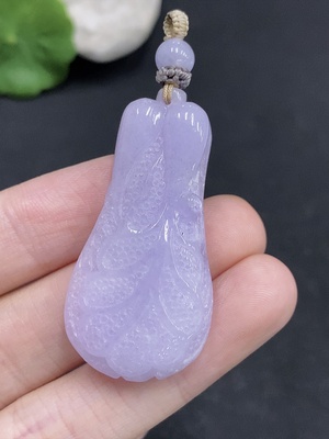 F33876839 Jadeite cabbage pendant with a total weight of approximately 14.7 grams