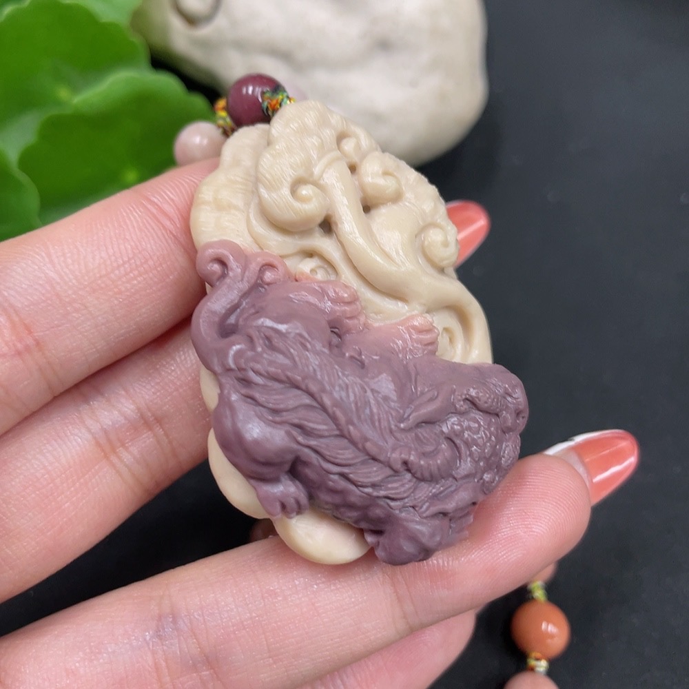 H34062665 Alashan Agate Pendant - Auspicious Beast, contains other mineral components, non-gold, total weight approx. 70.5g (including chain)