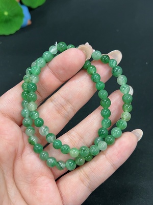 H40748757 非洲翠(独龙玉)手串 卡5.9mm左右 货品总重约18.5g