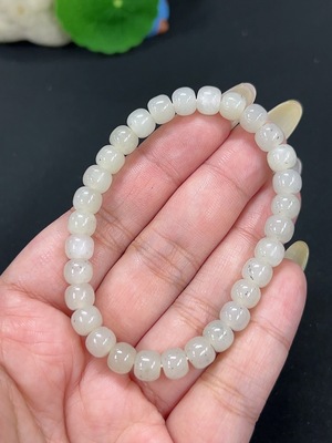 H42984532 和田玉手串 卡6.8mm左右 货品总重约15.7g