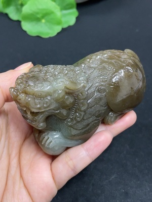 H46531825 和田玉手把件    瑞兽     货品总重约257.2g