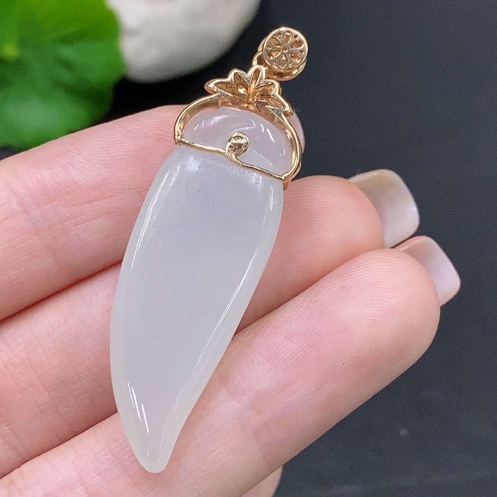 F27124028 Jadeite Fortune Melody Pendant with 18K Gold Clasp, Total Weight Approx. 8.3g, Accented with Diamonds