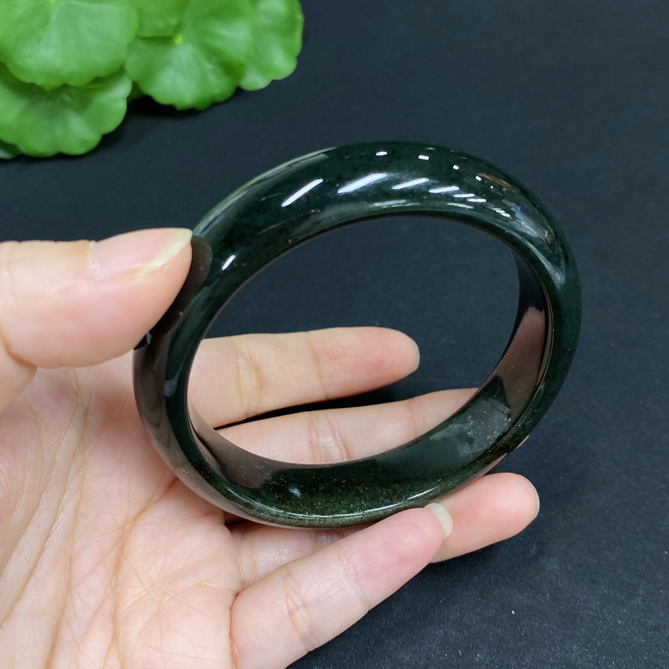 H34015196 Hetian Jade Round Bracelet Size 55.7/57.4 Total Weight Approx. 103.3g