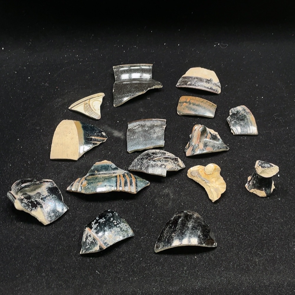 W25911827 Ceramic shard, black glazed ceramic shard set (size as per physical object)