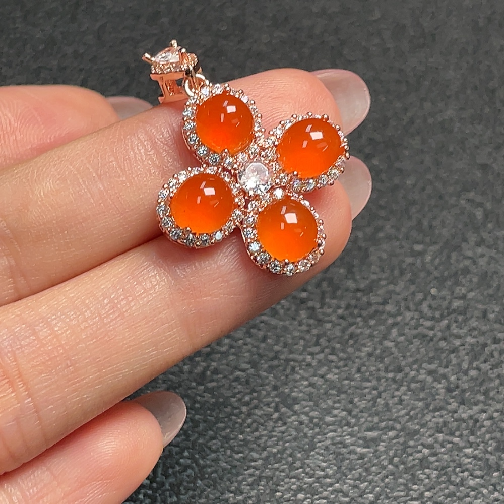 C30470639 'Nanhong Agate Pendant  Non-gold  Total Weight Approx. 4.66g'