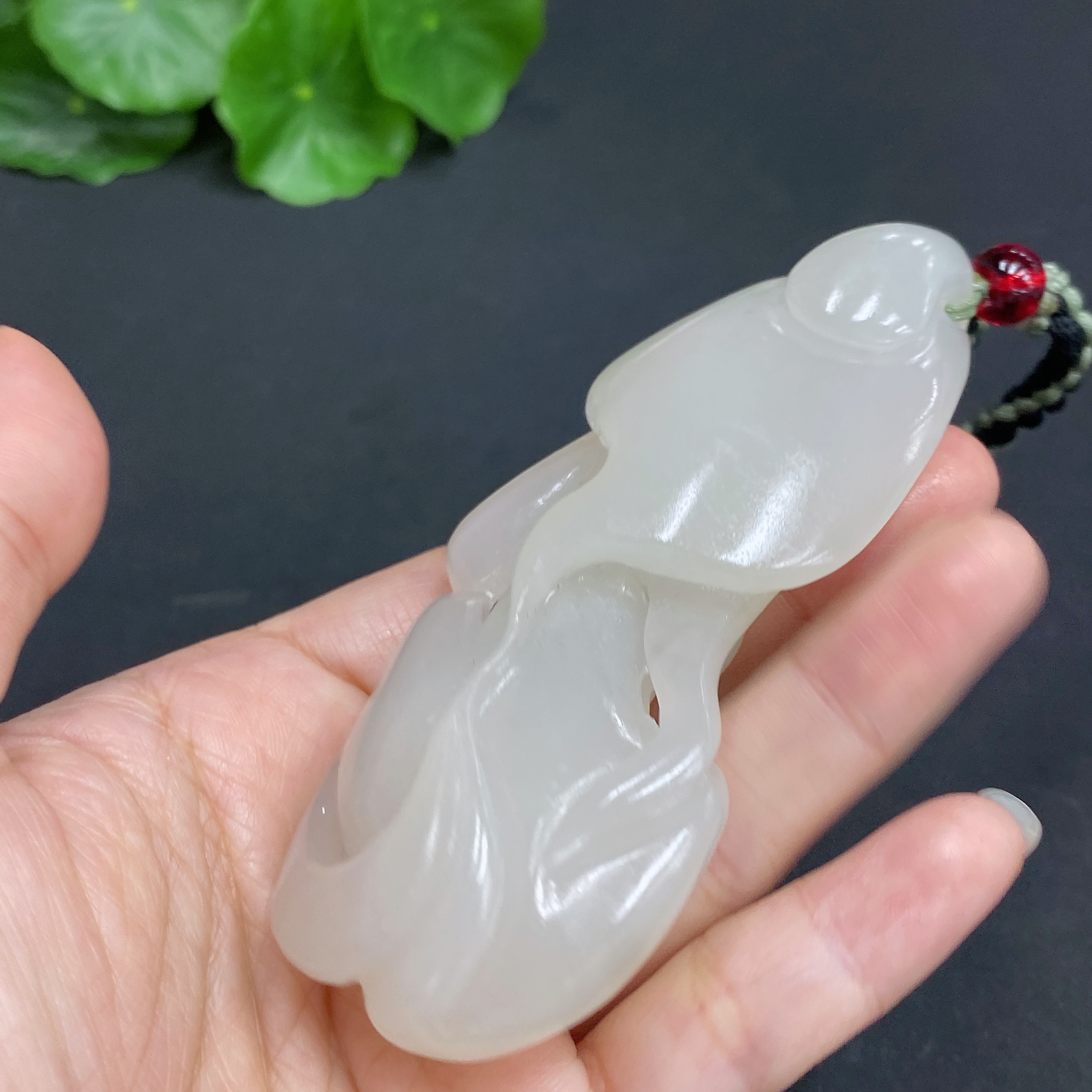 H22506266 Hetian Jade Handheld Piece, National Beauty and Heavenly Fragrance, Total Weight (including rope) Approx. 98.5g