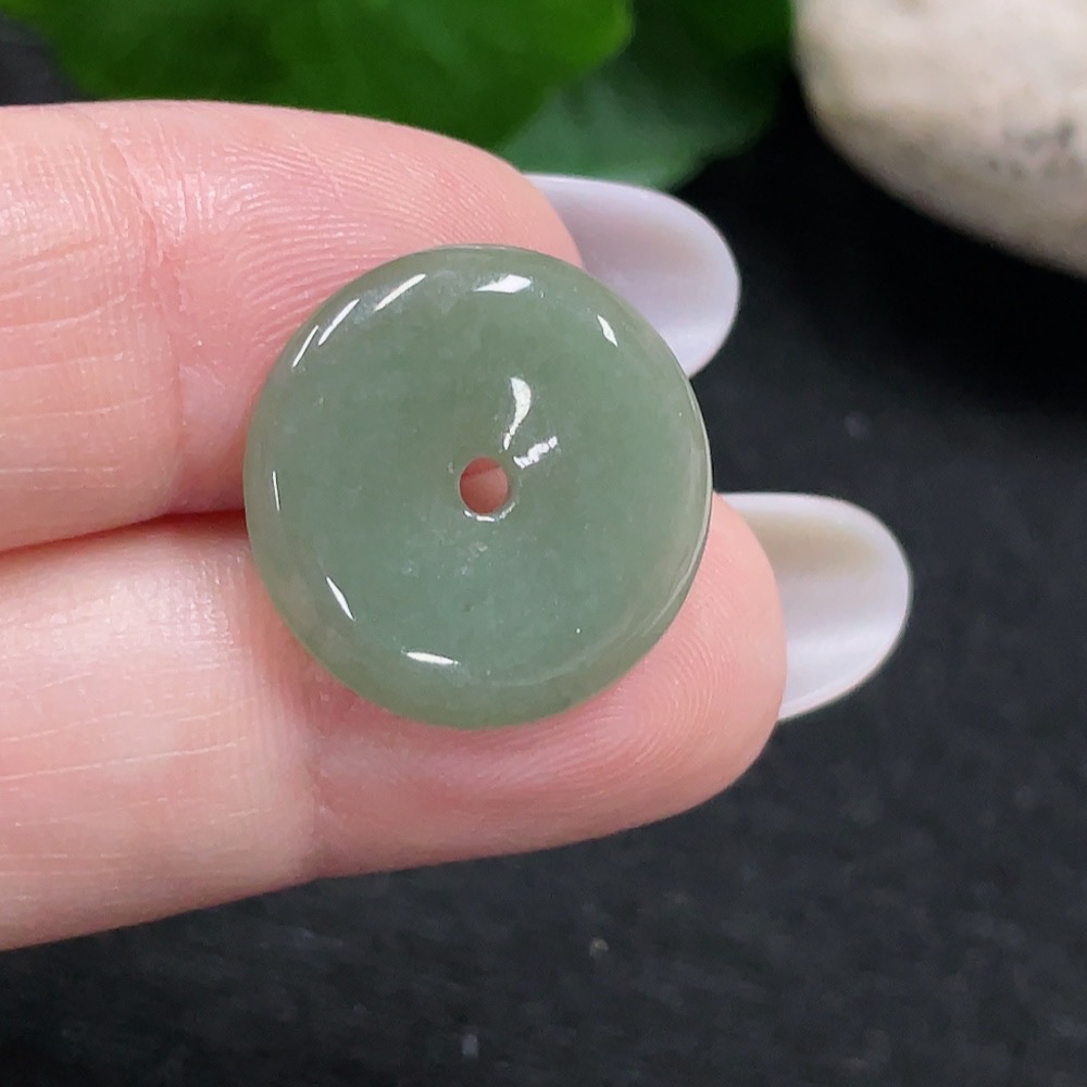 F33873457 Jadeite Peace Knot Pendant Total Weight Approx. 1.9g