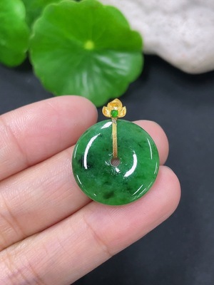 F41934112 翡翠挂件平安扣 18k 货品总约重2.35g