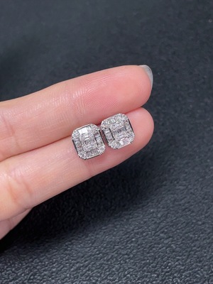 M43152214 钻石镶嵌耳钉  18k金   货品总重约2.11克  印记  D0.231ct  D0.231ct