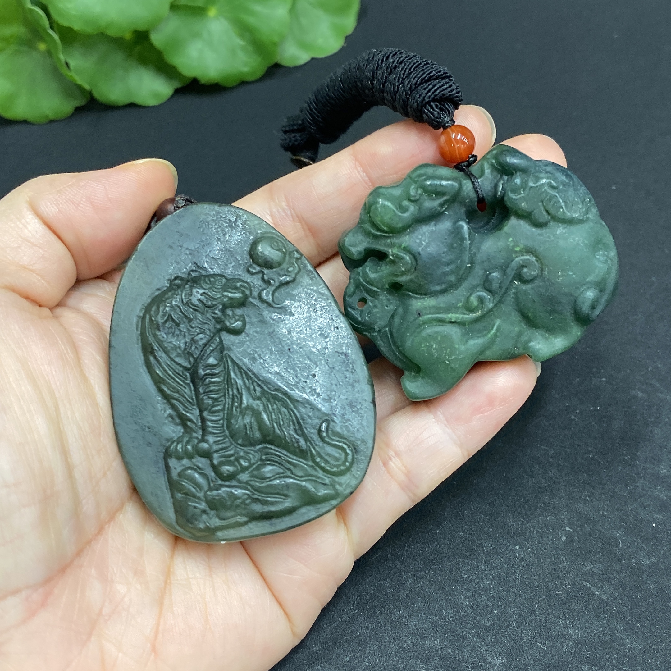 H33939907 Hetian Jade Pendant  Auspicious Beast  Tiger Ascending the Mountain