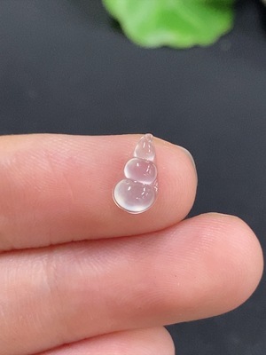 F46548677 翡翠福豆镶嵌件 货品总重约0.19g
