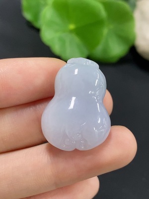 F46572632 翡翠佛手瓜挂件 货品总重约11.7g