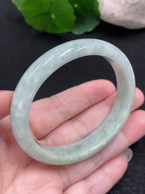 F32735440 Jadeite Concubine Bracelet Size 54.4/47.5 Total Weight Approx. 38g