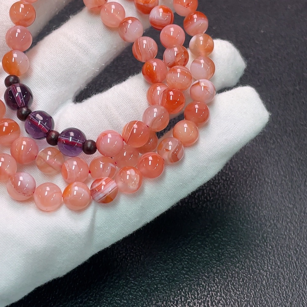 C34038038 South Red Agate Bead Strand with Visible Organic Matter, Non-Natural Accent Stones, Total Weight Approx. 52.91g, Bead Size ~7.7mm